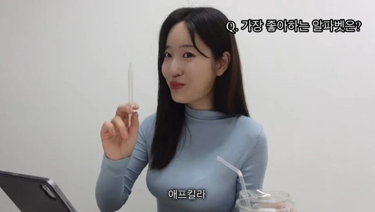ㅇㅎ) 비키니 공개한 F컵 유튜버 ㄷㄷ..jpg