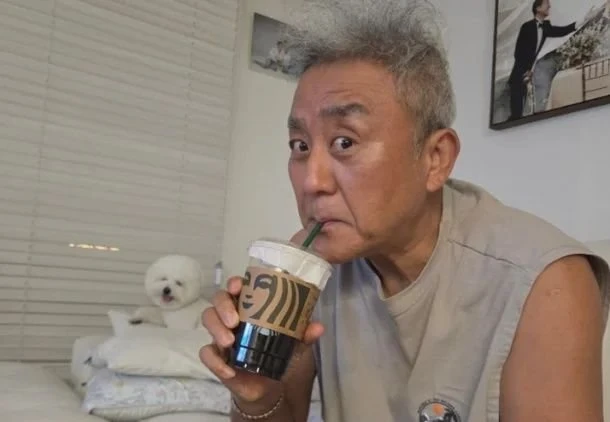 먹어서 스타벅스 응원하는 연예인