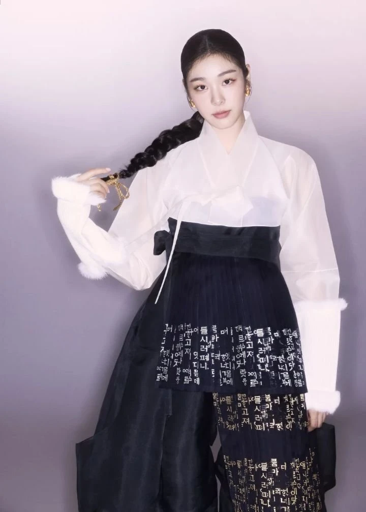 공식 인증받은 한복이 가장 잘어울리는 연예인.jpg