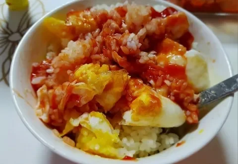 케찹에 밥 비벼먹던 여사친 썰.jpg