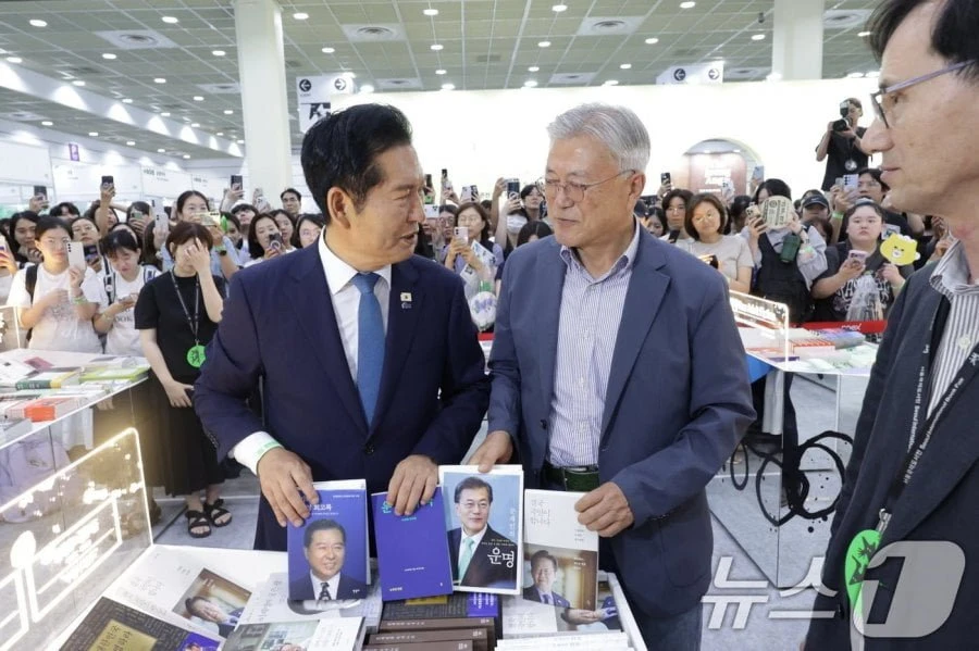 오늘자 인기 ㅈㄴ 많은 문재인 대통령 근황