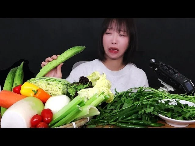 먹방 유튜버 쯔양 먹뱉 논란 ㄷㄷ.jpg