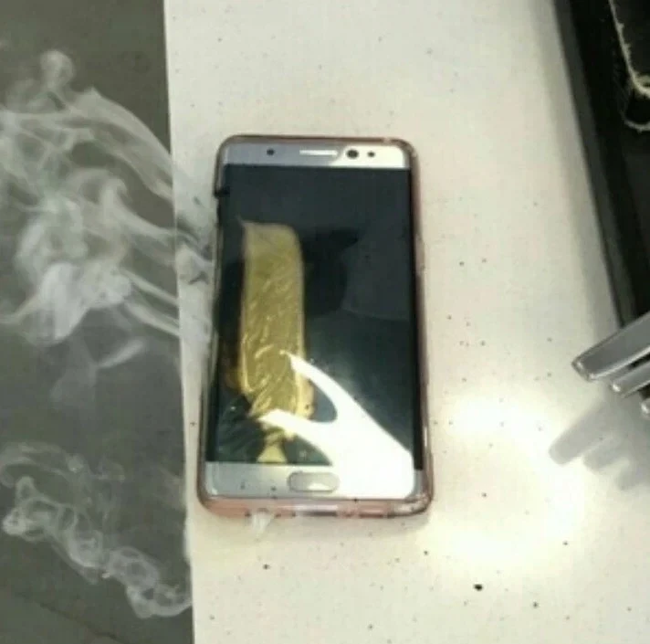 LG 스마트폰이 사실상 사망한 시점.jpg