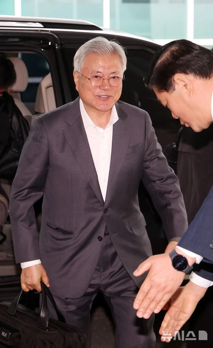문재인 전 대통령,  오늘 미국 출국 사진