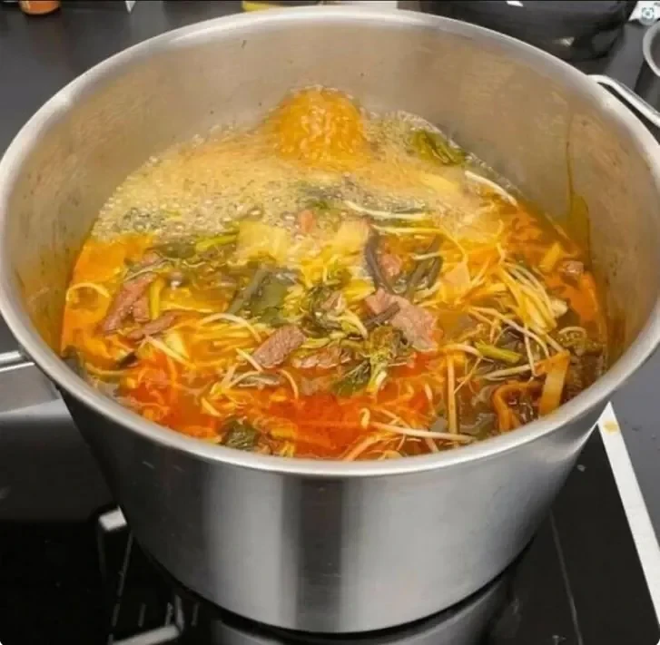 논란되고 있는 손예진 인스타 사진 ㄷㄷ ㄷㄷ ㄷㄷ.jpg