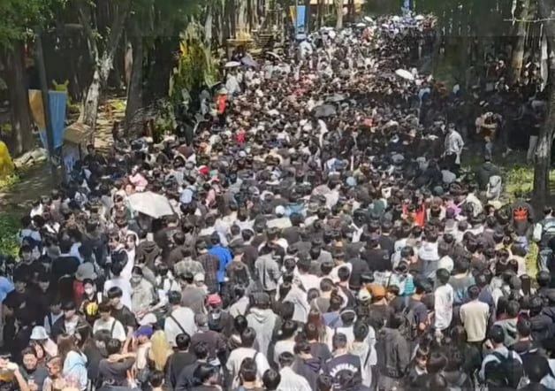 현 시각 성수 서울숲 근황.jpg
