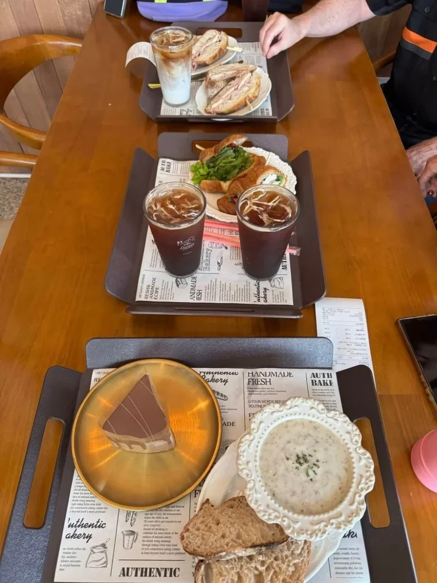 카페 왔는데 너무 정 떨어져요 ㄷㄷ.jpg