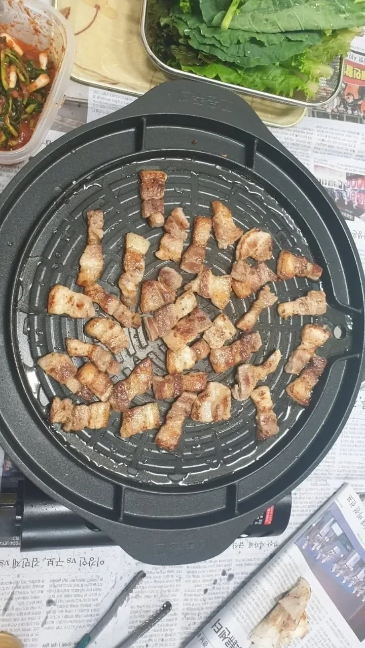 삼겹살 잘랐다가 욕먹은 사람 ㄷㄷ..jpg