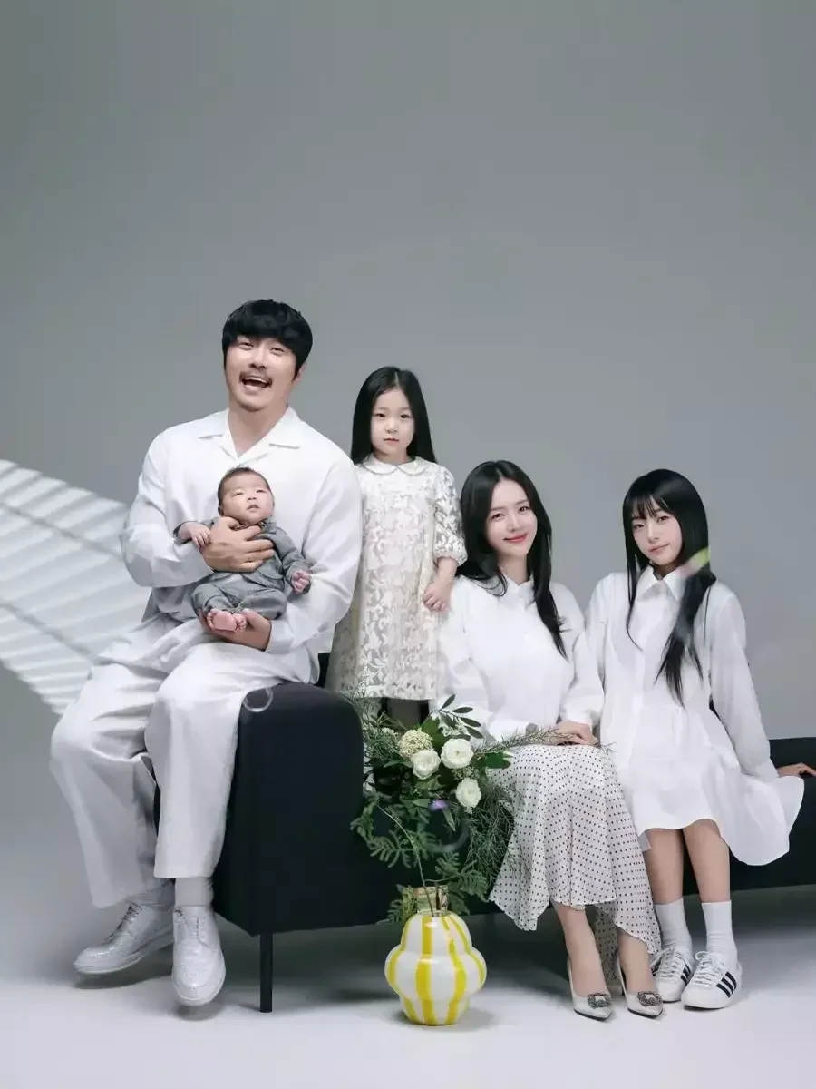 KCM 가족사진.jpg