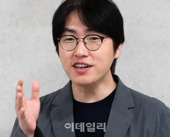 헐 하정우 수석 나이가 많군요