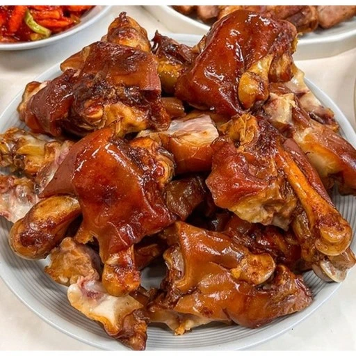[ㅋㅍ]정만농수산 30년전통 씨간장 잡고 뜯어먹는 쫀득한 통미니족발, 300g, 6개( 18,120원, 31% 할인)