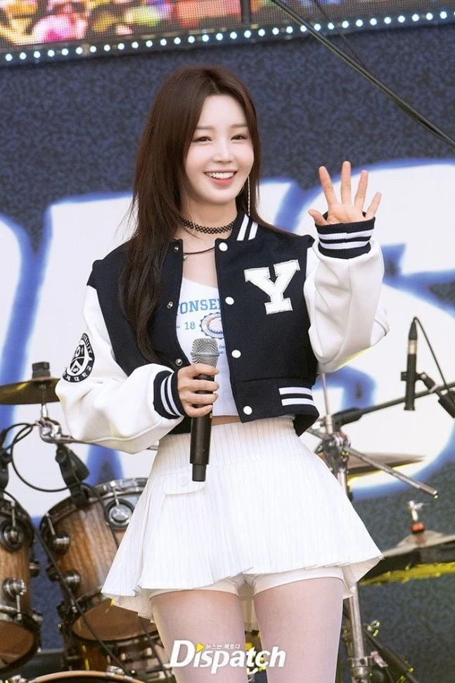 남규리 어제자 연세대 축제 사진