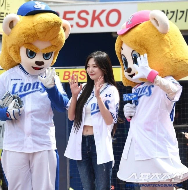 볼빨간사춘기 안지영 오늘 시구 사진
