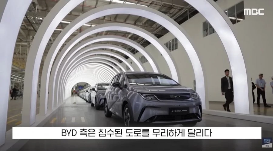 달리던 중국 전기차서 출산 '쑤욱'. 어떻게 이게 빠져? 덜덜