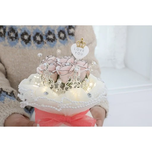 [ㅋㅍ]리프4 장미꽃다발 비누꽃 부케 생일 여자친구선물 비누장미 기념일 꽃다발 조화꽃 프리저브드 로맨틱 시들지않는장미 드라이플라워 졸업식다발 입학식다발( 15,000원, 49% 할인)